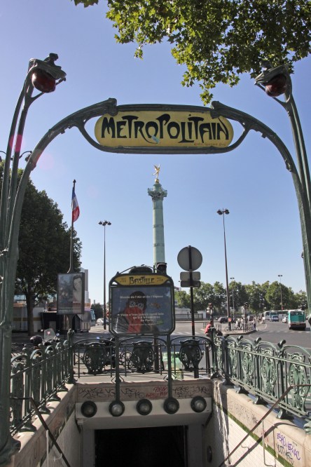 bastille_-_paris_metro_2009