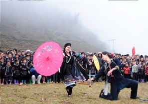 Chợ tình Khau Vai.