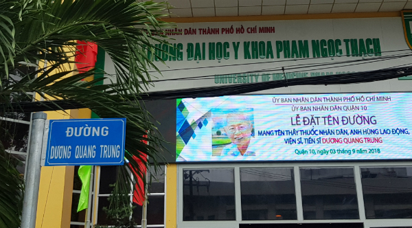 Người chỉ huy ca mổ tách song sinh Việt - Đức được đặt tên đường ở TP HCM - 1