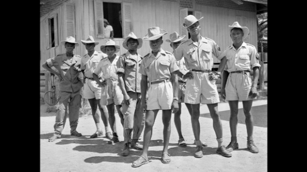 soldats-en-_v_