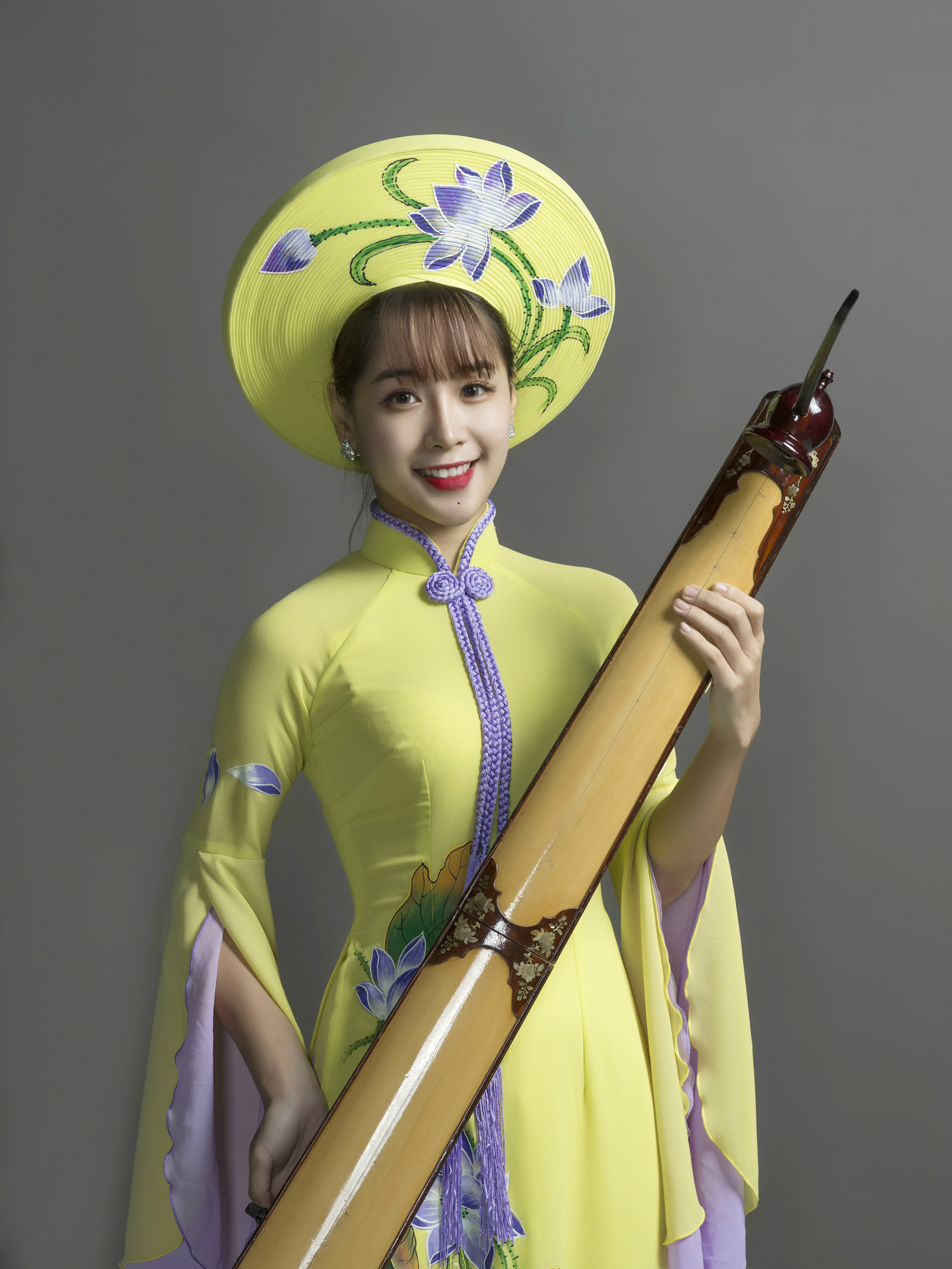 nghệ sĩ đàn bầu Thùy Linh