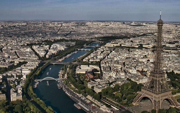 TOP 10 ĐIỀU THÚ VỊ CÓ THỂ LÀM Ở PARIS KHI TRỜI MƯA